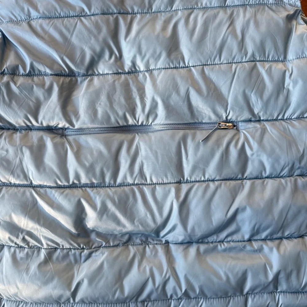 Athleta Aire Puffer Vest Size Small in Coastal Blue - Picture 12 of 16